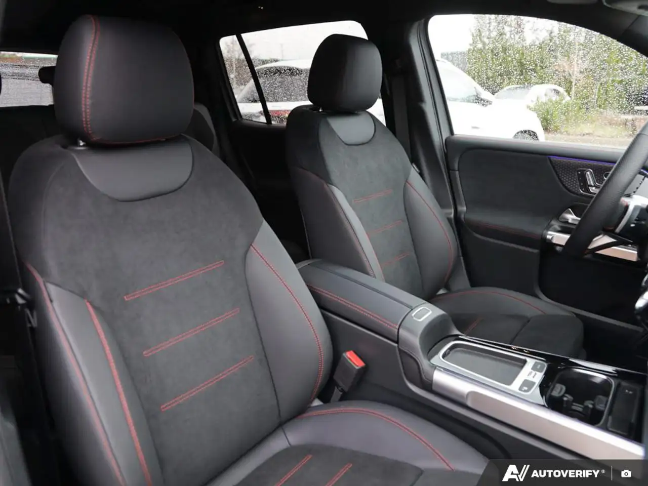 Mercedes-Benz GLB - Image 22