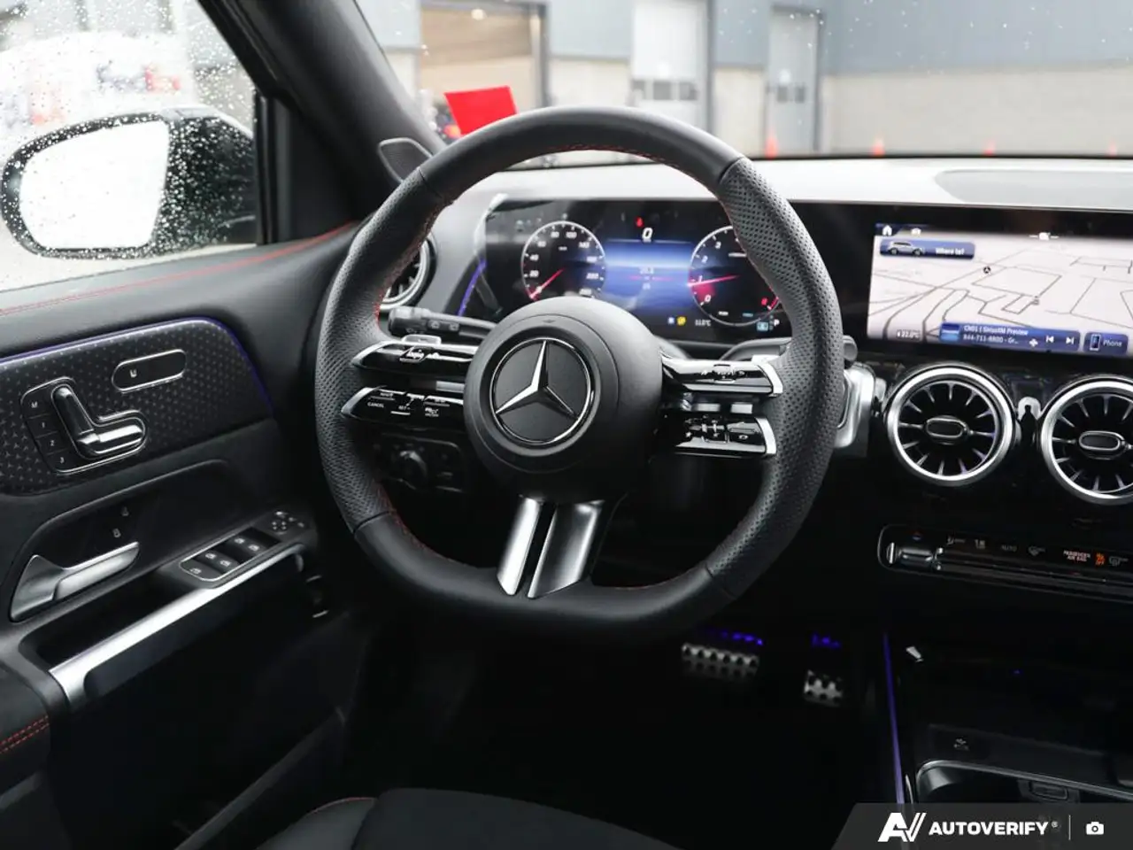 Mercedes-Benz GLB - Image 25