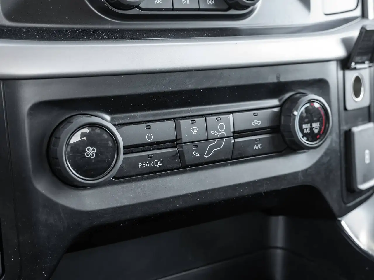 Ford F-150 - Image 19