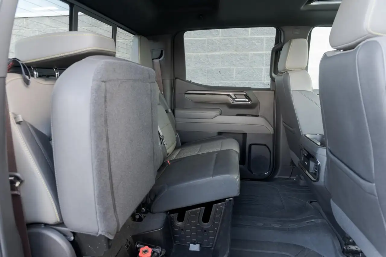 Chevrolet Silverado 1500 - Image 32