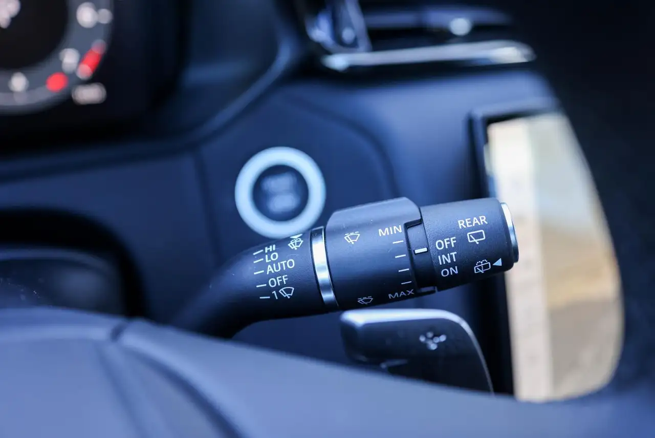 Land Rover Range Rover Velar - Image 17