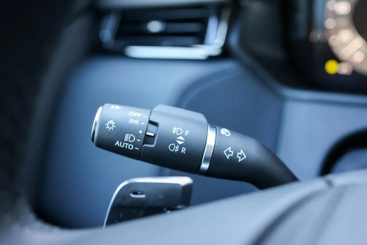 Land Rover Range Rover Velar - Image 16