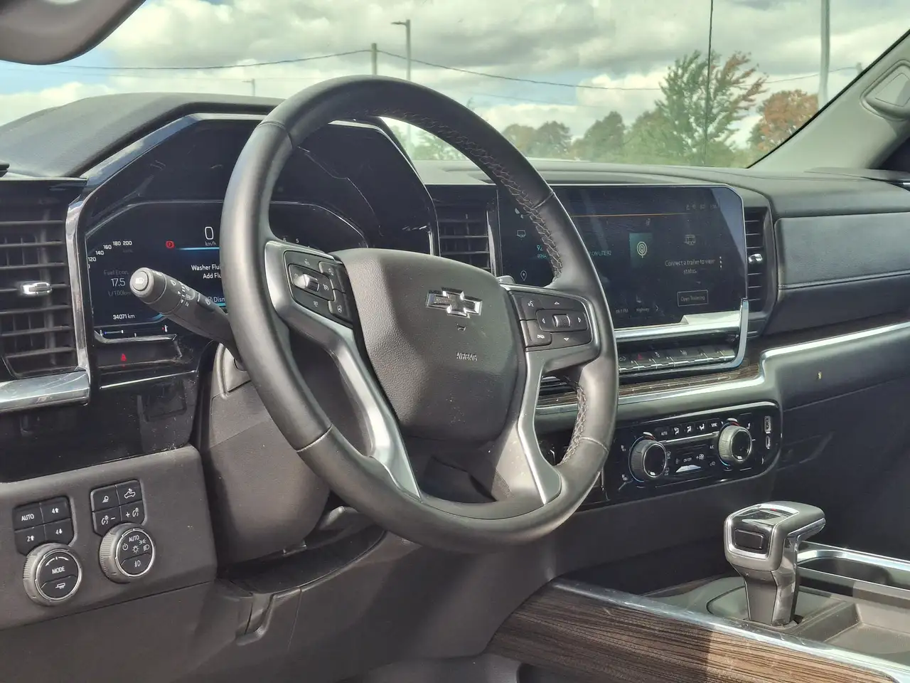 Chevrolet Silverado 1500 - Image 9