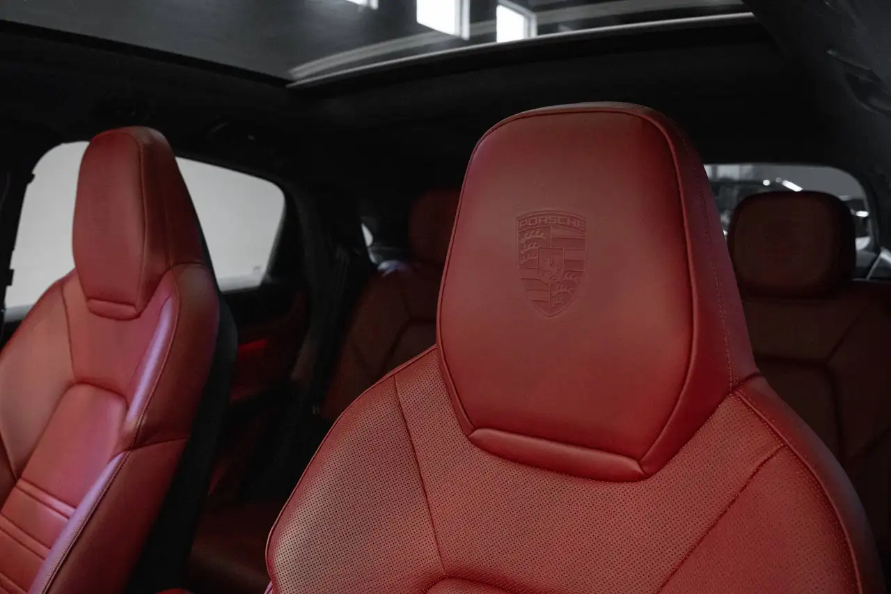 Porsche Cayenne - Image 14
