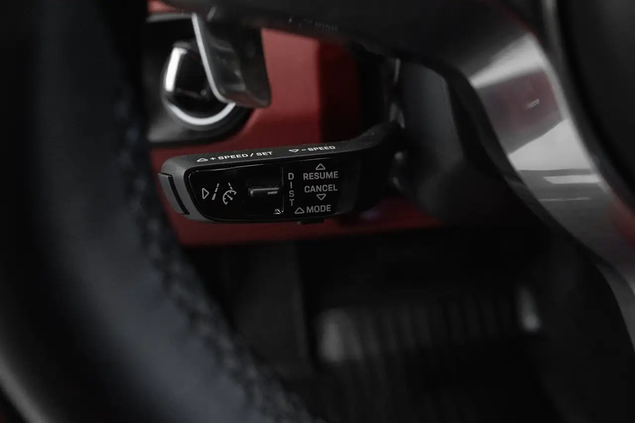 Porsche Cayenne - Image 23