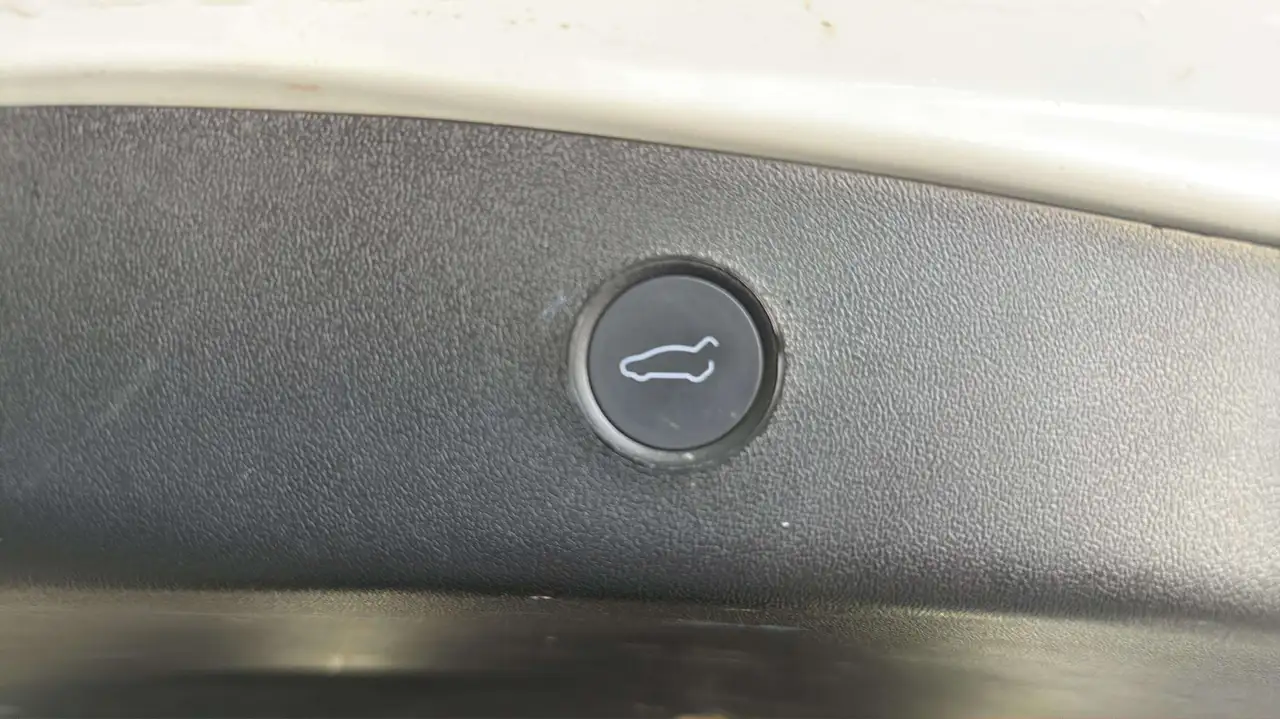 Tesla Model 3 - Image 30