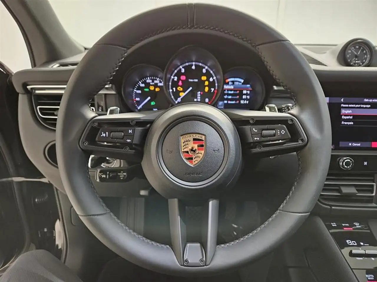 Porsche Macan - Image 13
