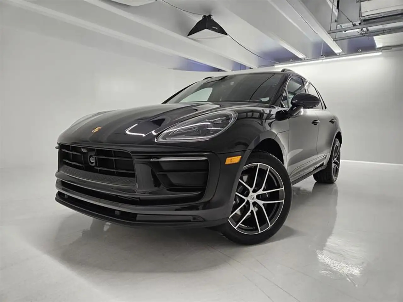 Porsche Macan - Image 1