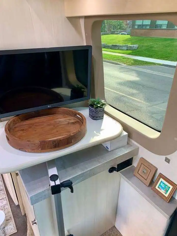 Mercedes-Benz Sprinter - Image 16
