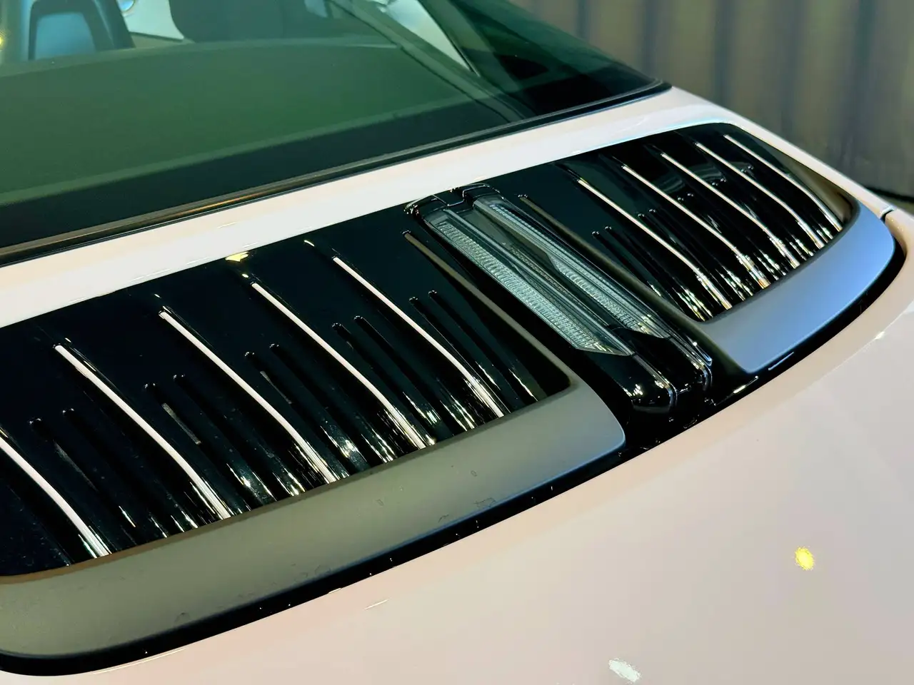 Porsche 911 - Image 24