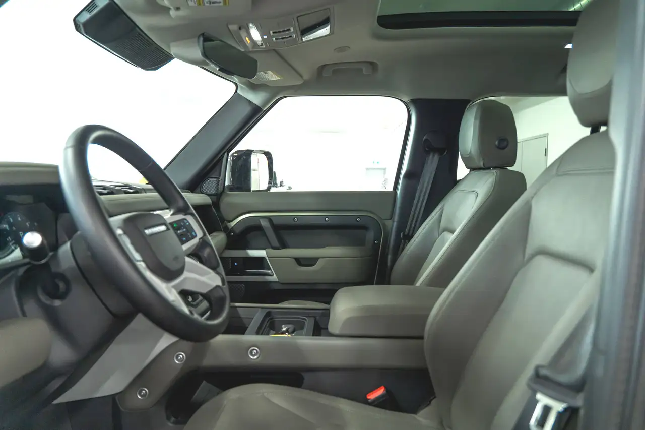 Land Rover Defender - Image 10