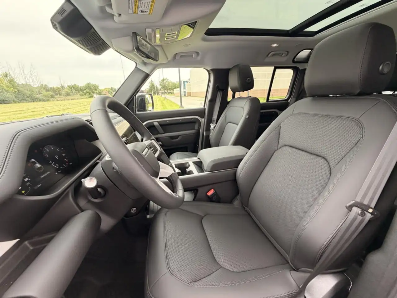 Land Rover Defender - Image 11