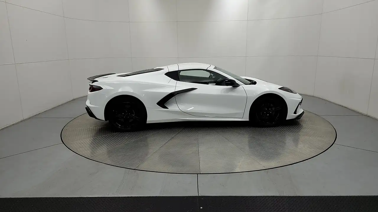 Chevrolet Corvette - Image 9