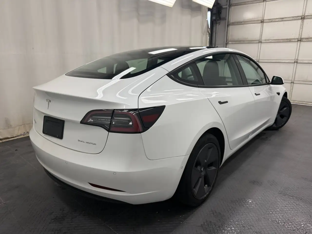 Tesla Model 3 - Image 10