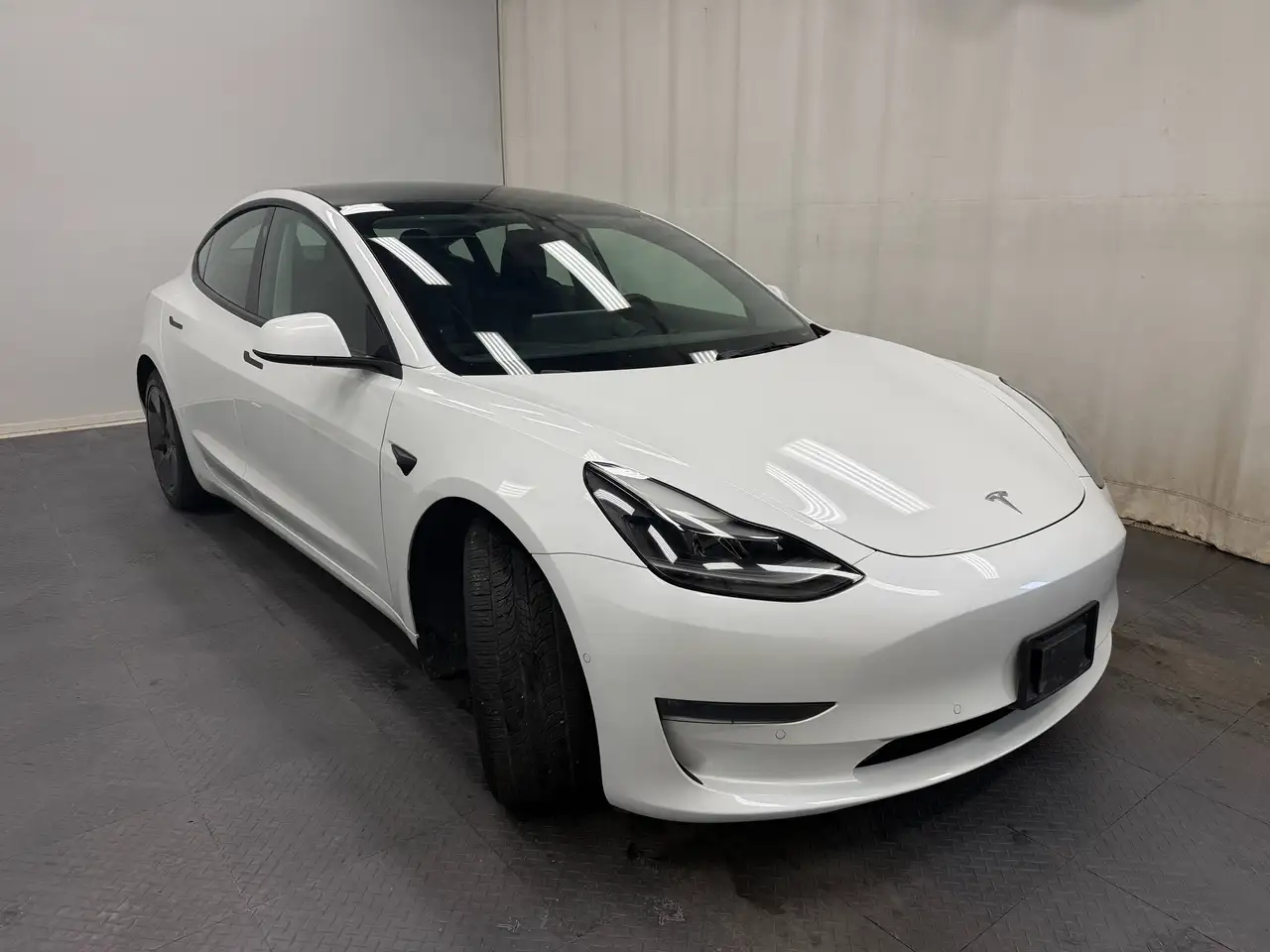 Tesla Model 3 - Image 15