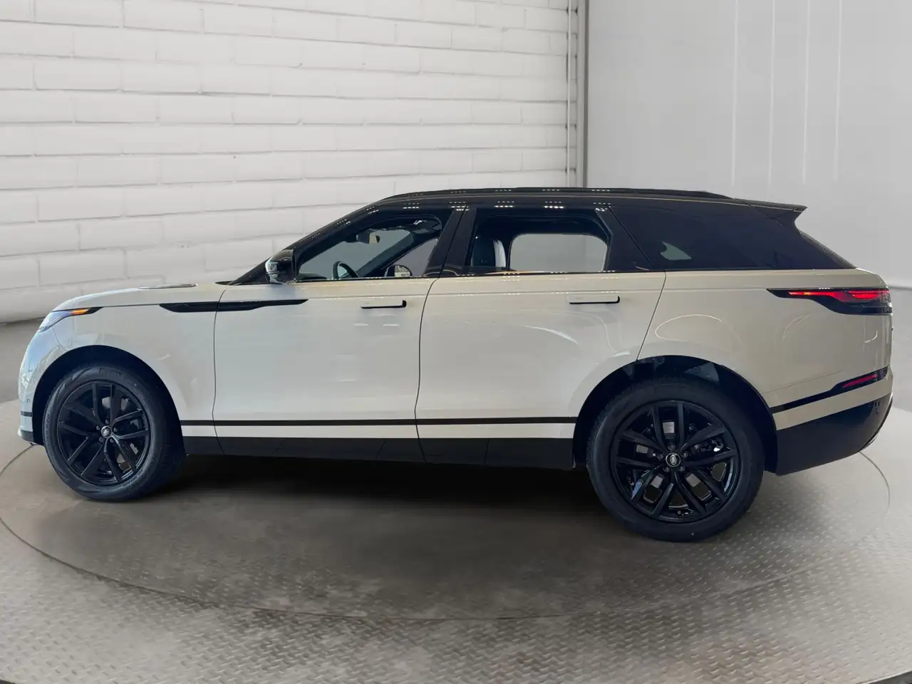Land Rover Range Rover Velar - Image 8