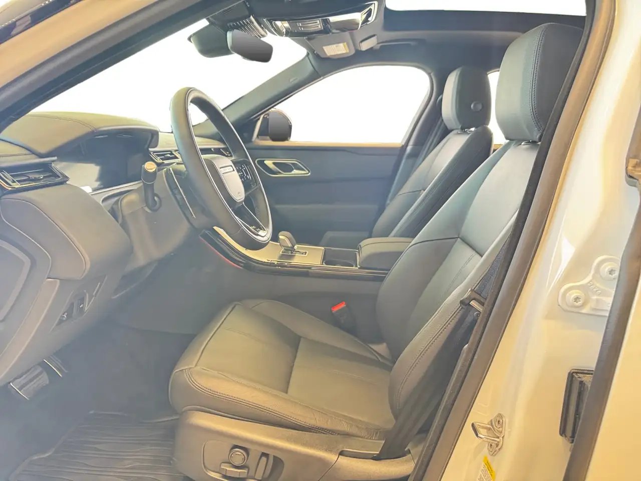 Land Rover Range Rover Velar - Image 10