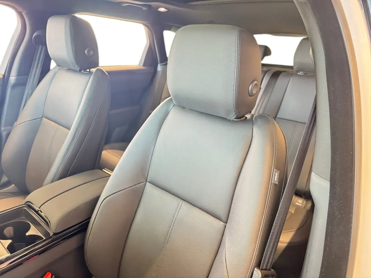 Land Rover Range Rover Velar - Image 26