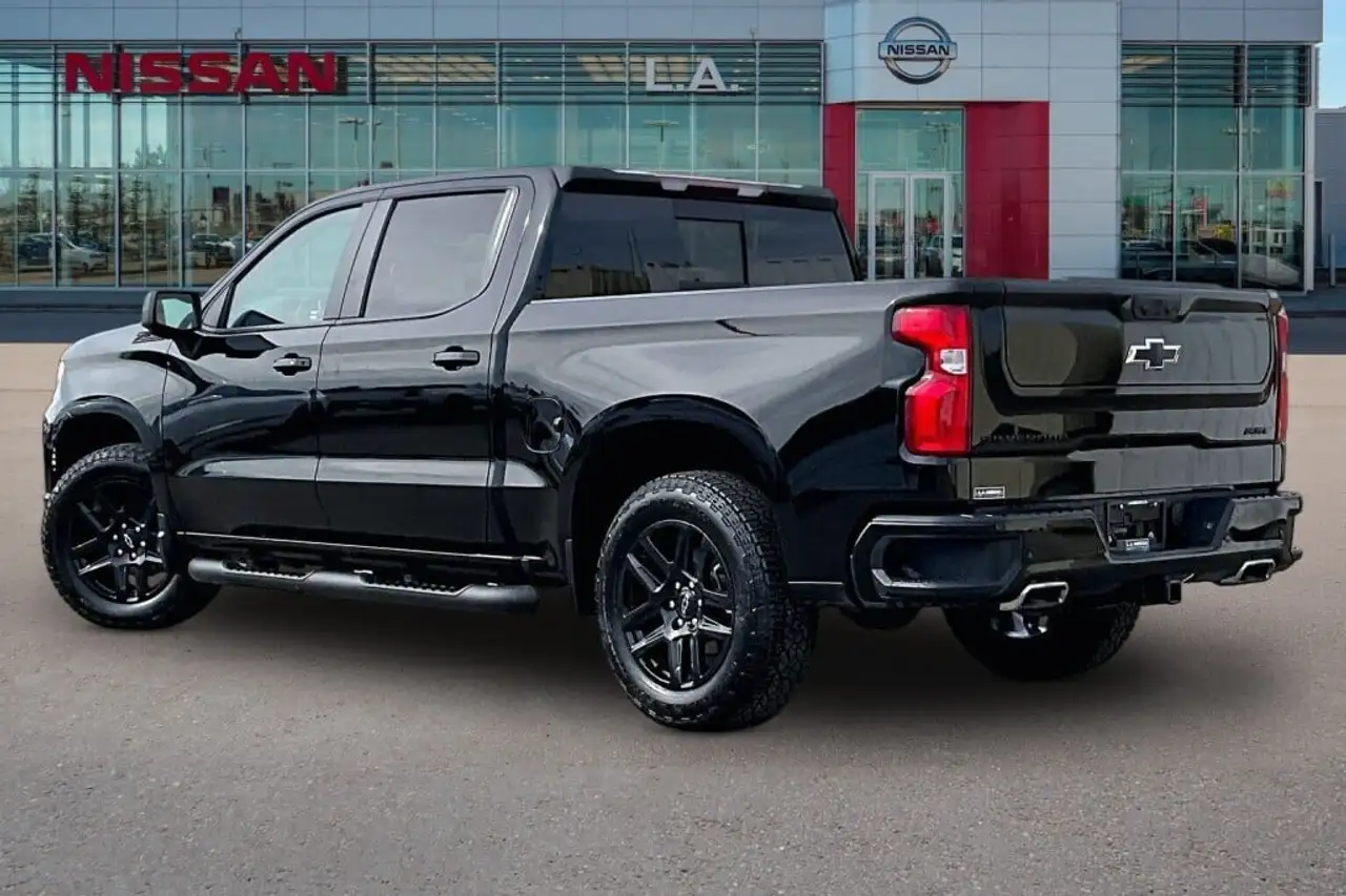 Chevrolet Silverado 1500 - Image 11