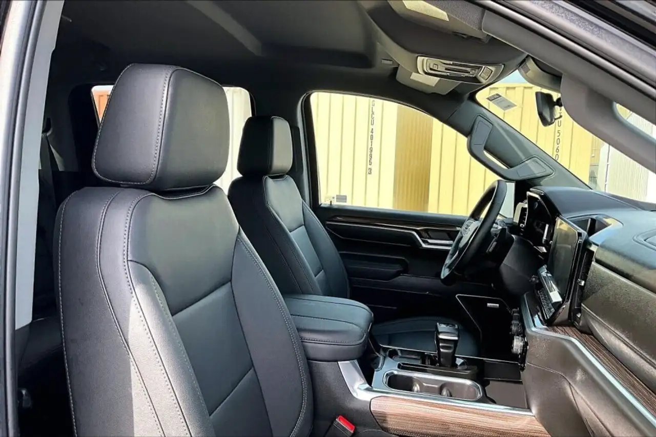 Chevrolet Silverado 1500 - Image 7