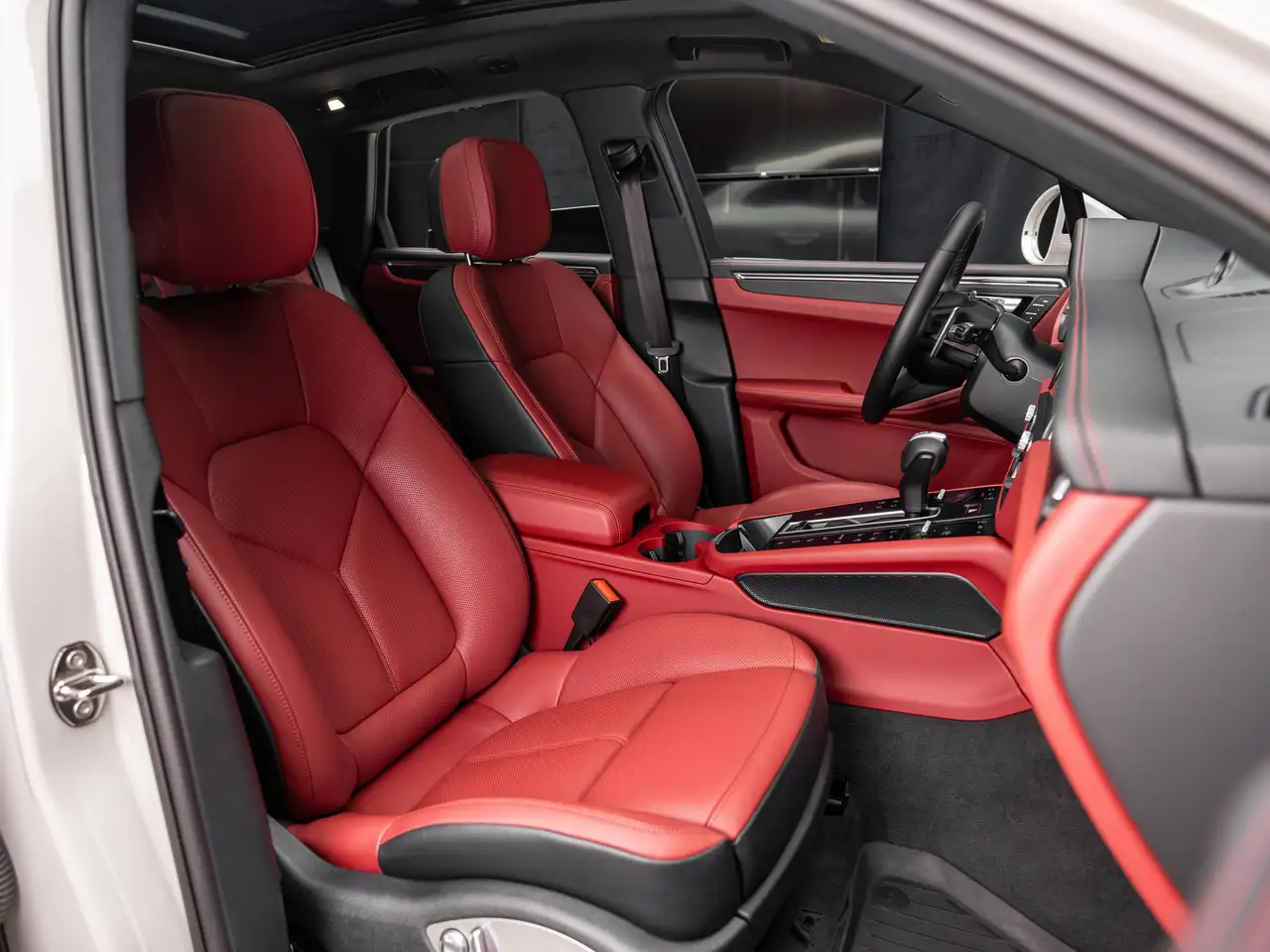 Porsche Macan - Image 18