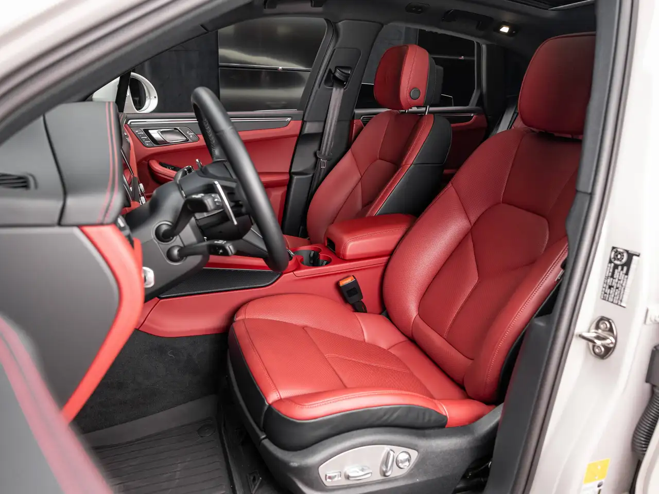 Porsche Macan - Image 9