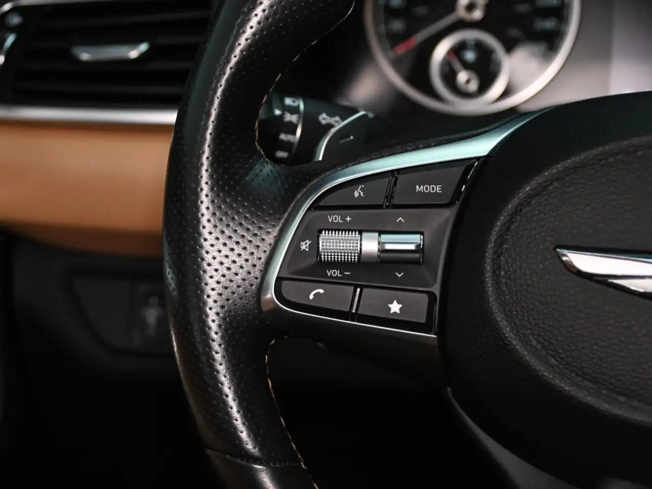 Genesis G70 - Image 25