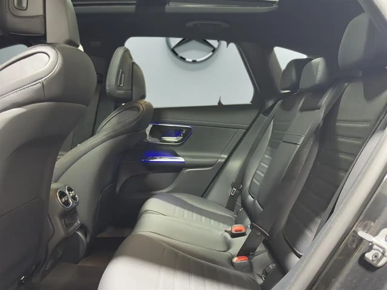 Mercedes-Benz GLC - Image 20