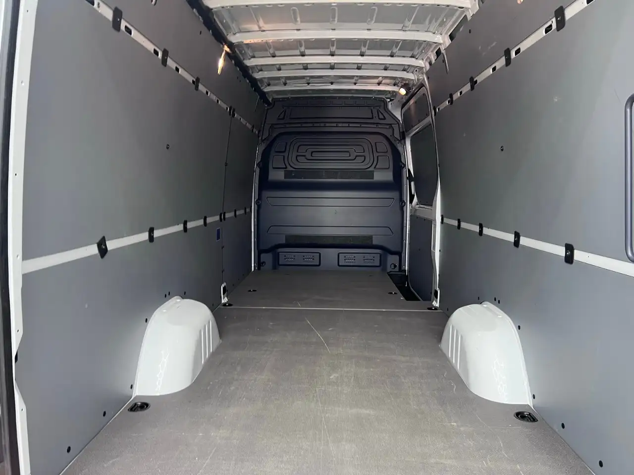Mercedes-Benz Sprinter - Image 28