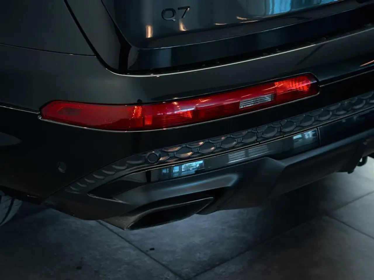 Audi Q7 - Image 13