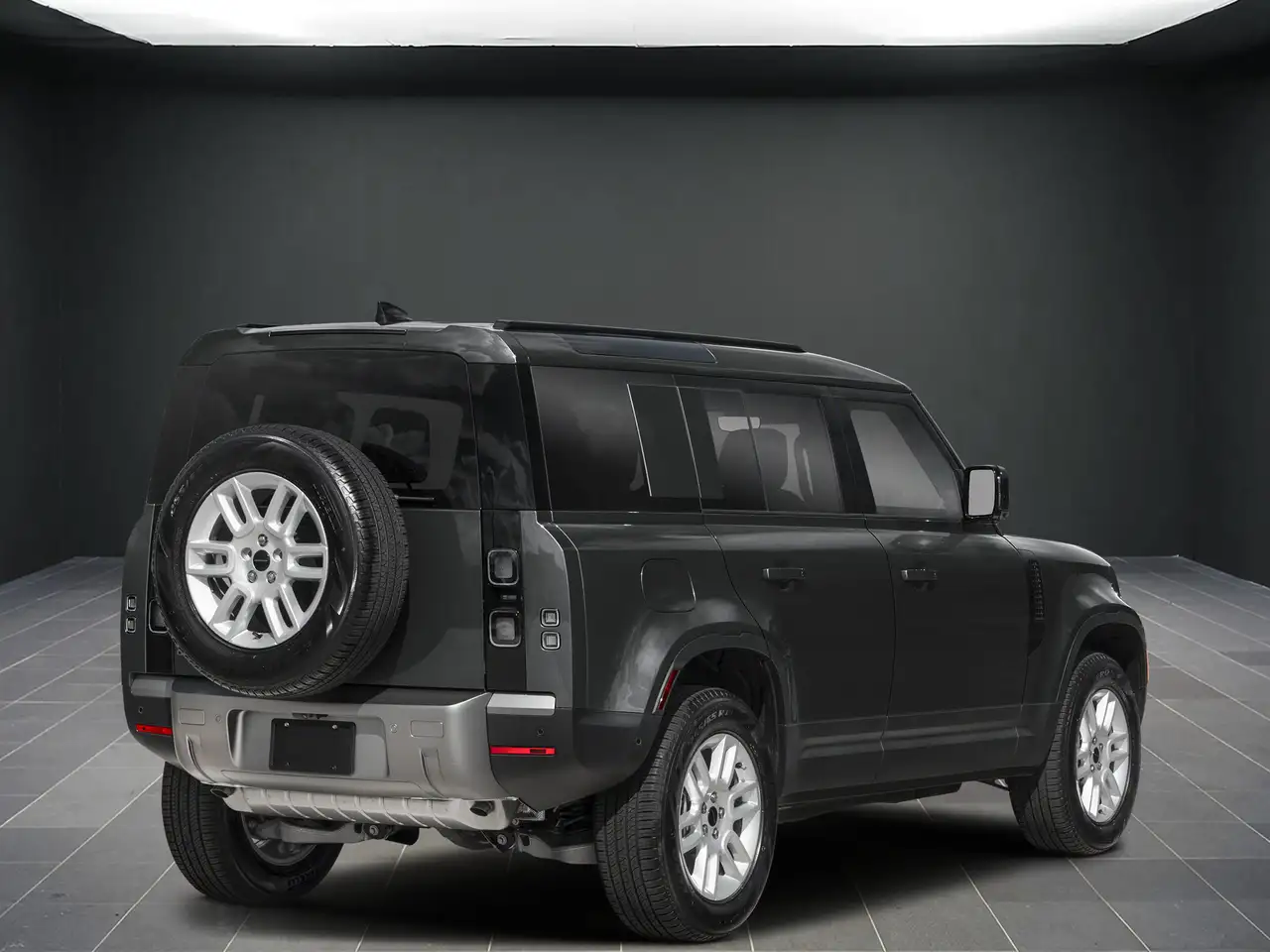 Land Rover Defender - Image 3