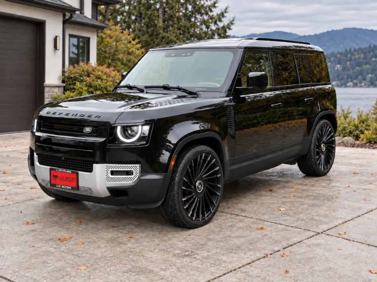 Land Rover Defender - Image 1