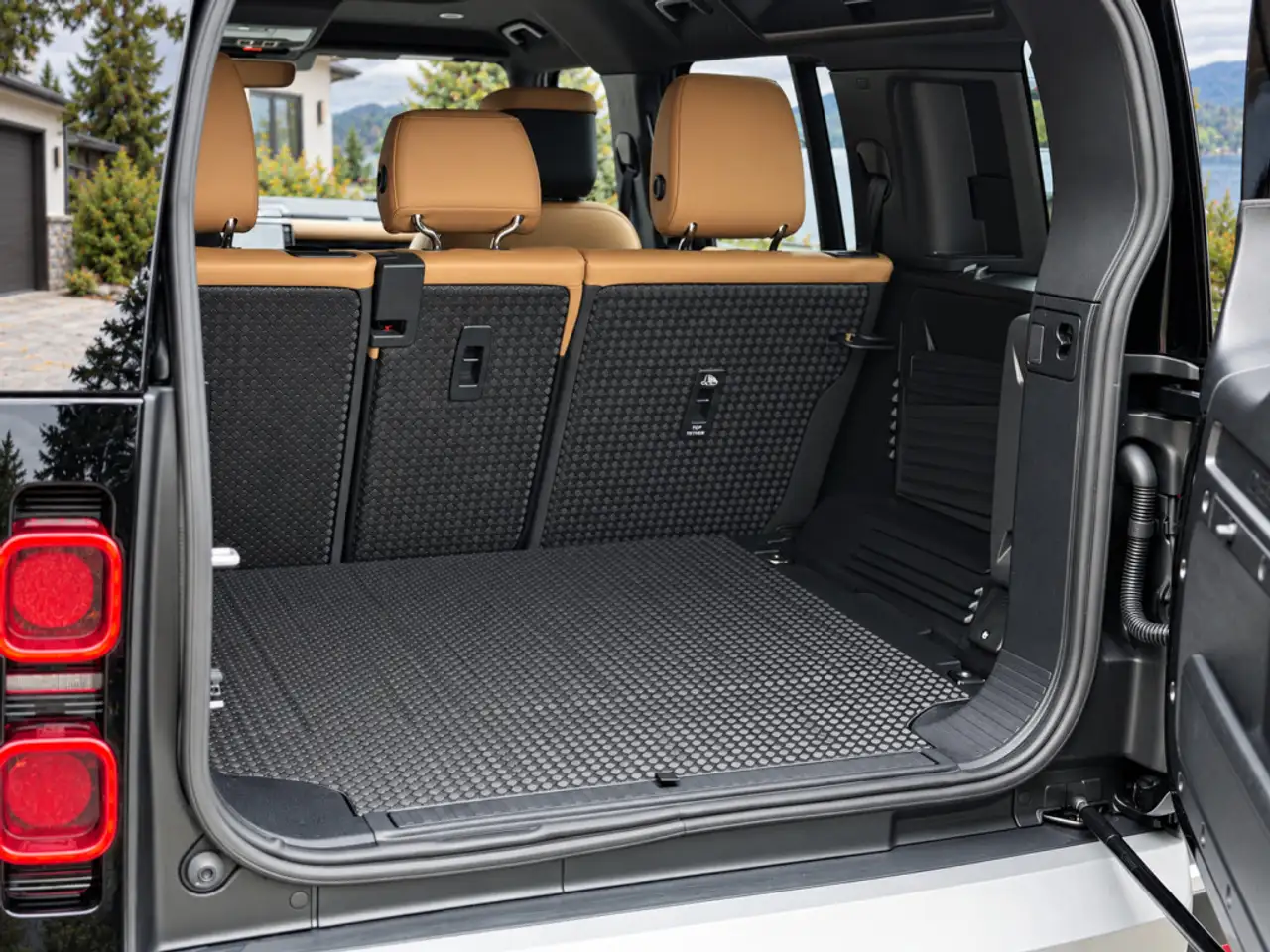 Land Rover Defender - Image 14