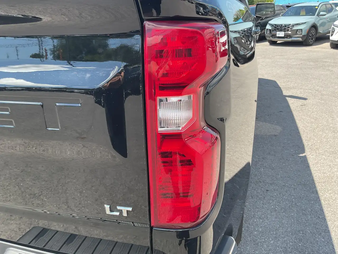 Chevrolet Silverado 1500 - Image 16