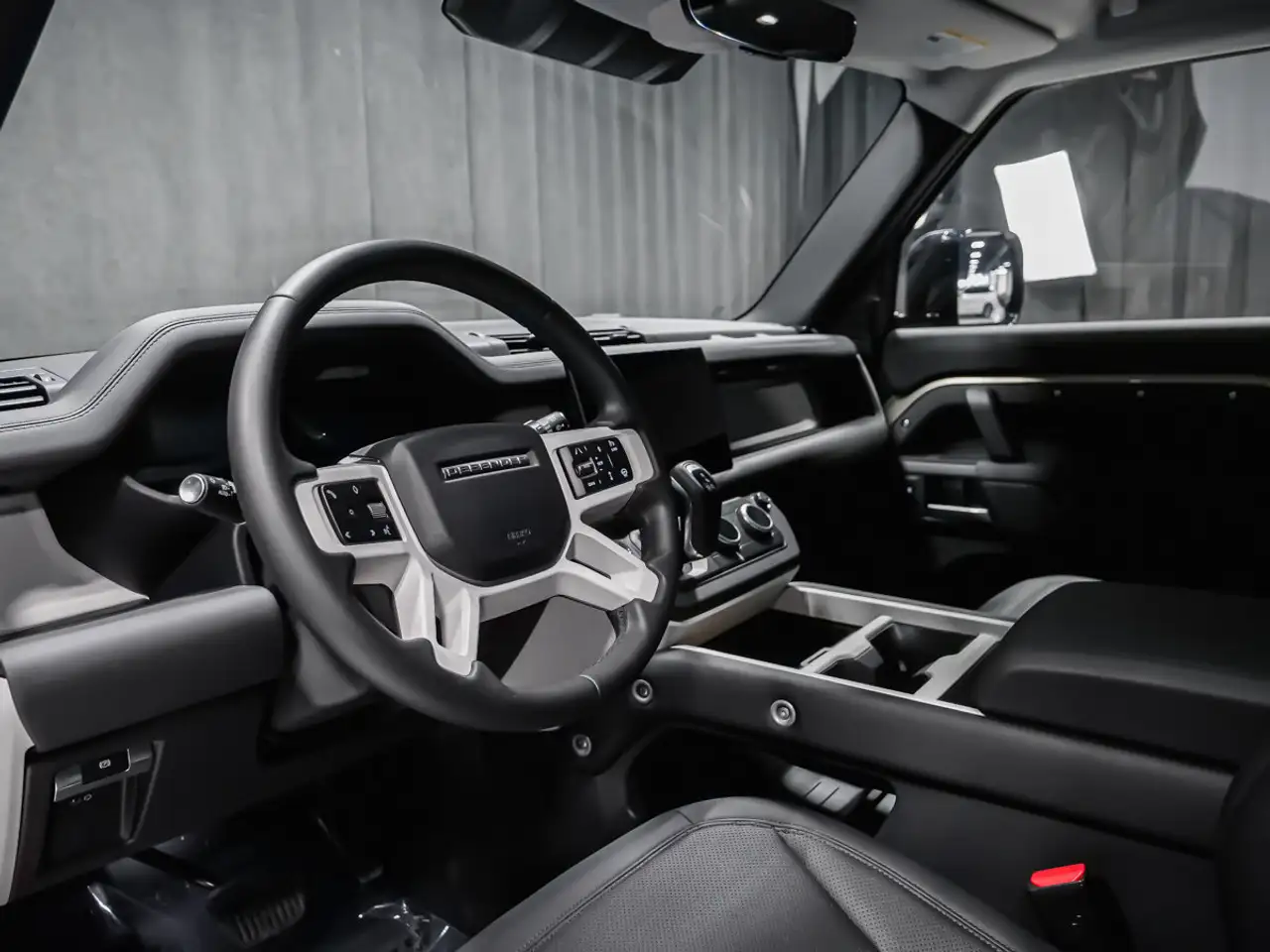 Land Rover Defender - Image 16