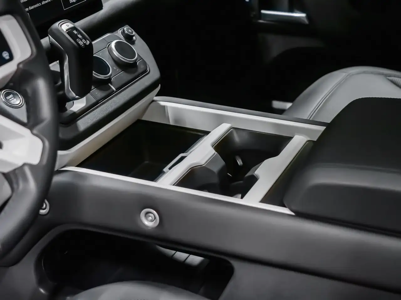 Land Rover Defender - Image 17