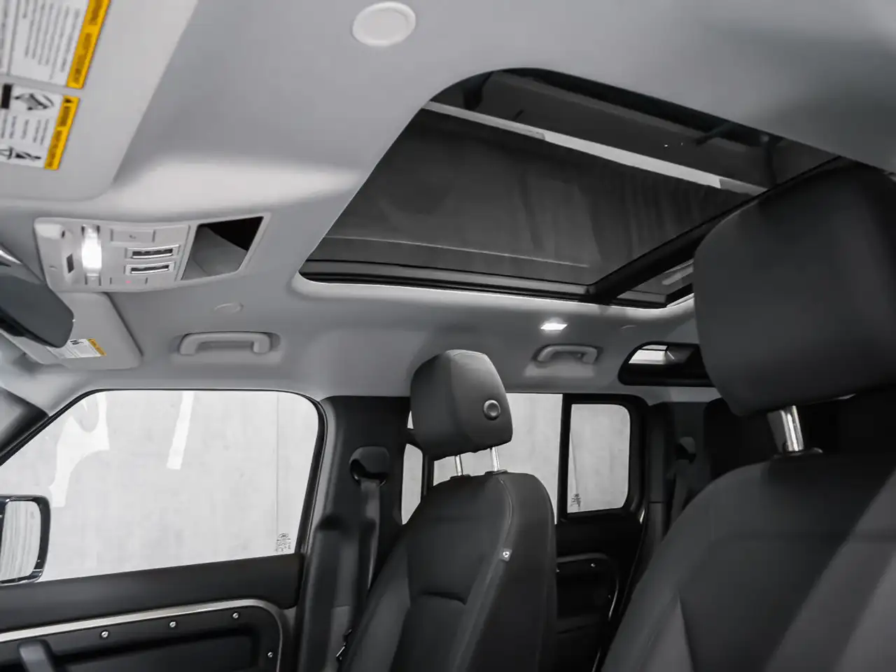 Land Rover Defender - Image 30