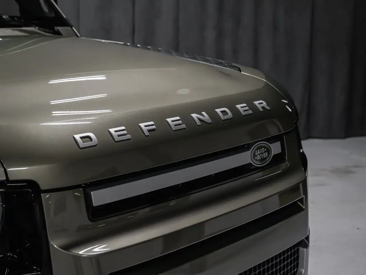 Land Rover Defender - Image 10