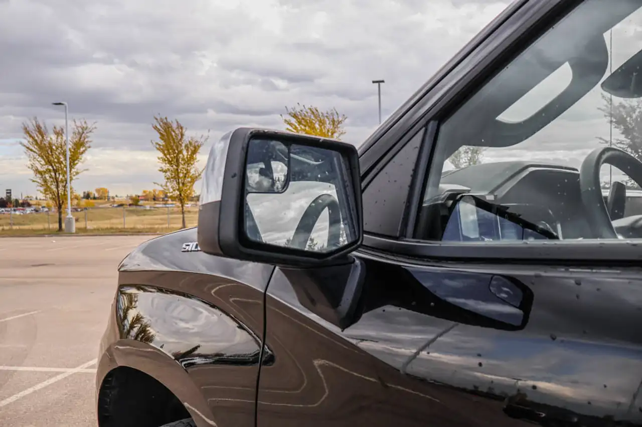 Chevrolet Silverado 1500 - Image 14