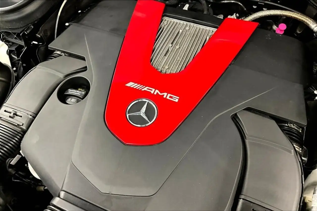 Mercedes-Benz GLC - Image 32