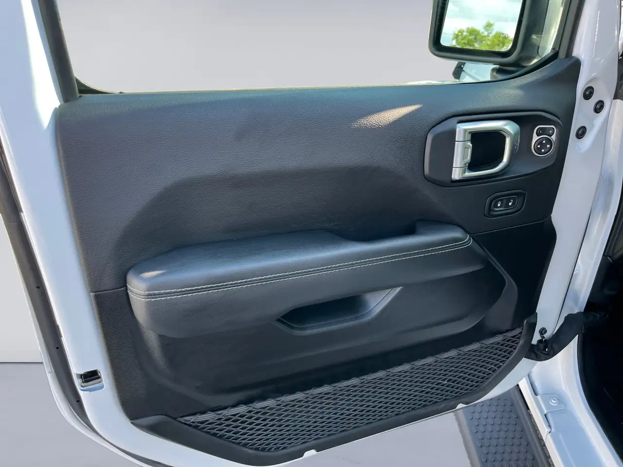 Jeep Wrangler - Image 14