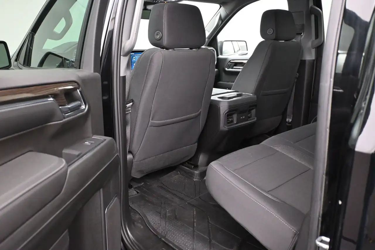 Chevrolet Silverado 1500 - Image 20