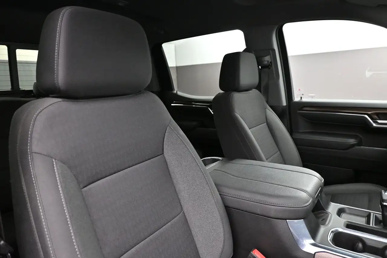 Chevrolet Silverado 1500 - Image 31