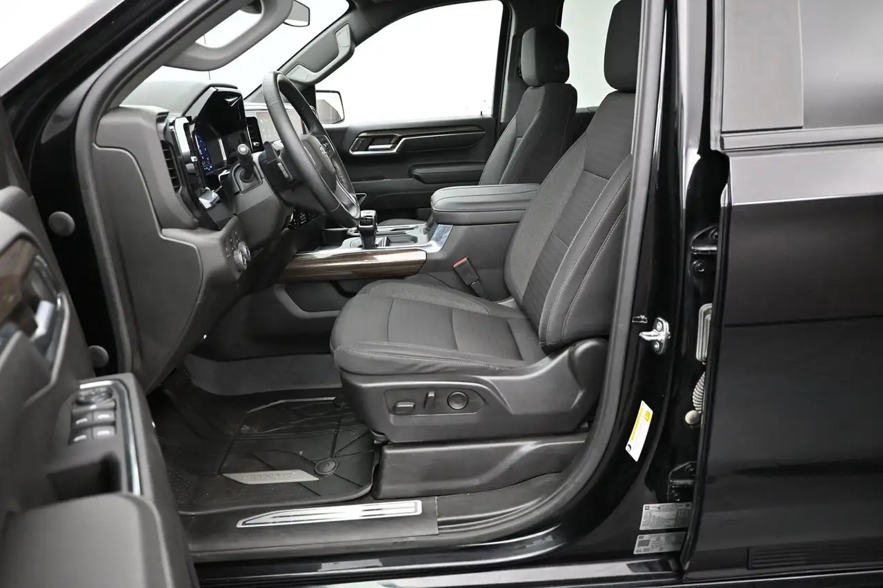 Chevrolet Silverado 1500 - Image 14