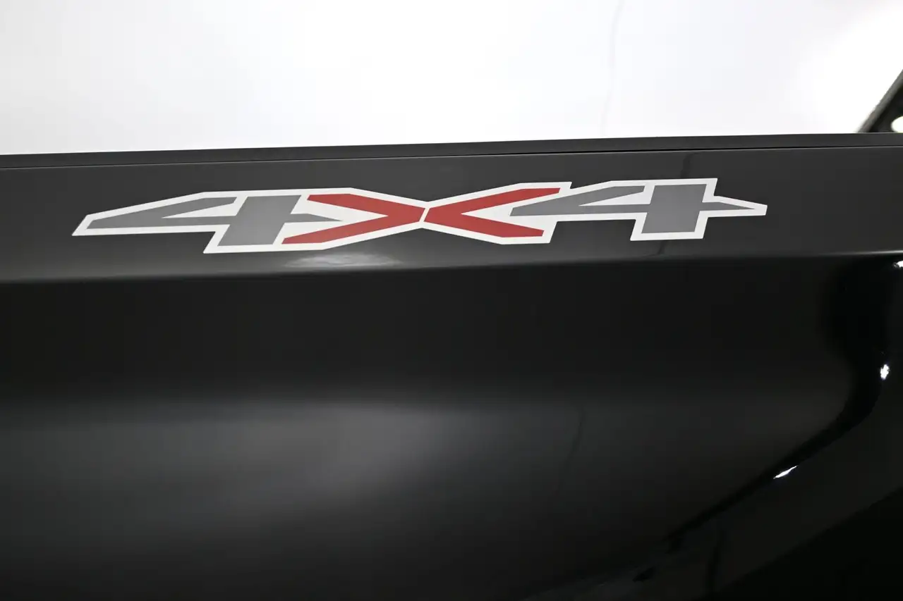 Chevrolet Silverado 1500 - Image 21