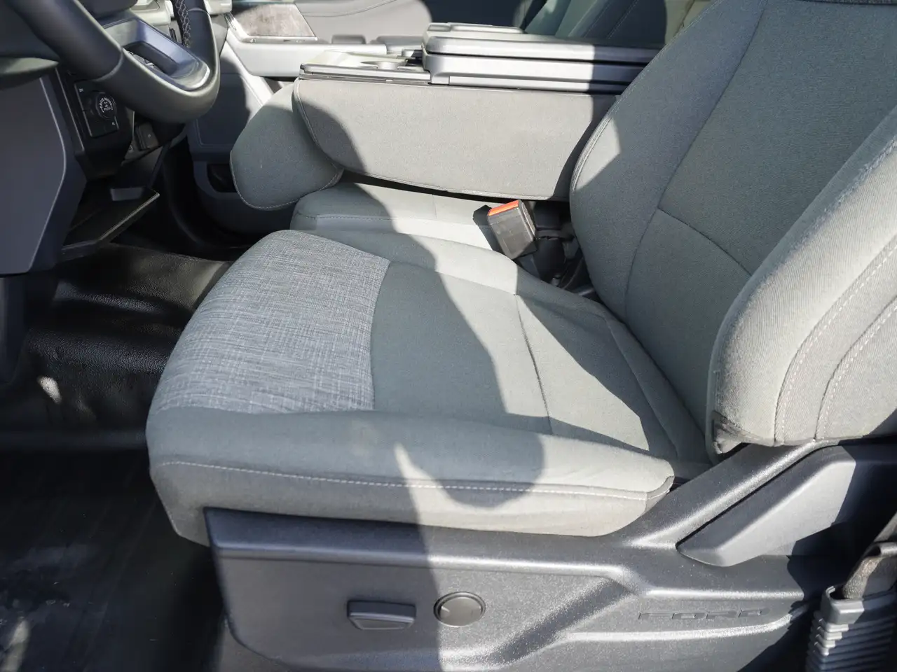 Ford F-150 - Image 19