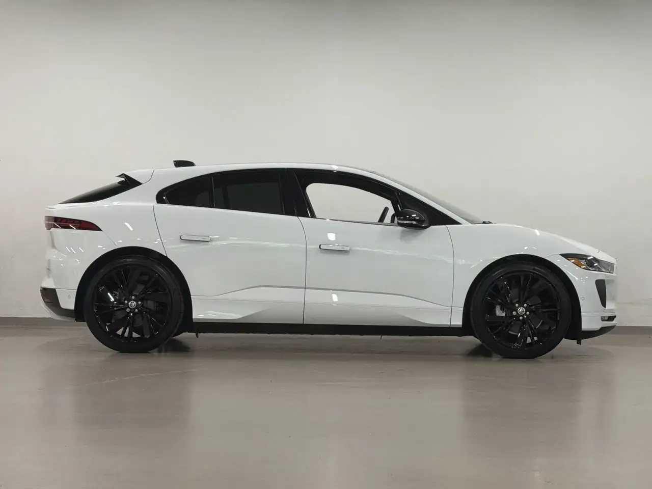 Jaguar I-Pace - Image 9