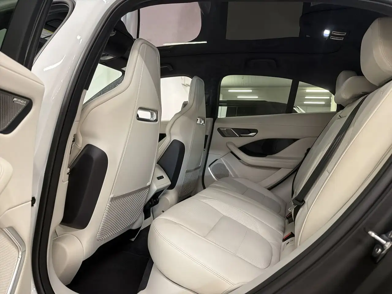 Jaguar I-Pace - Image 23