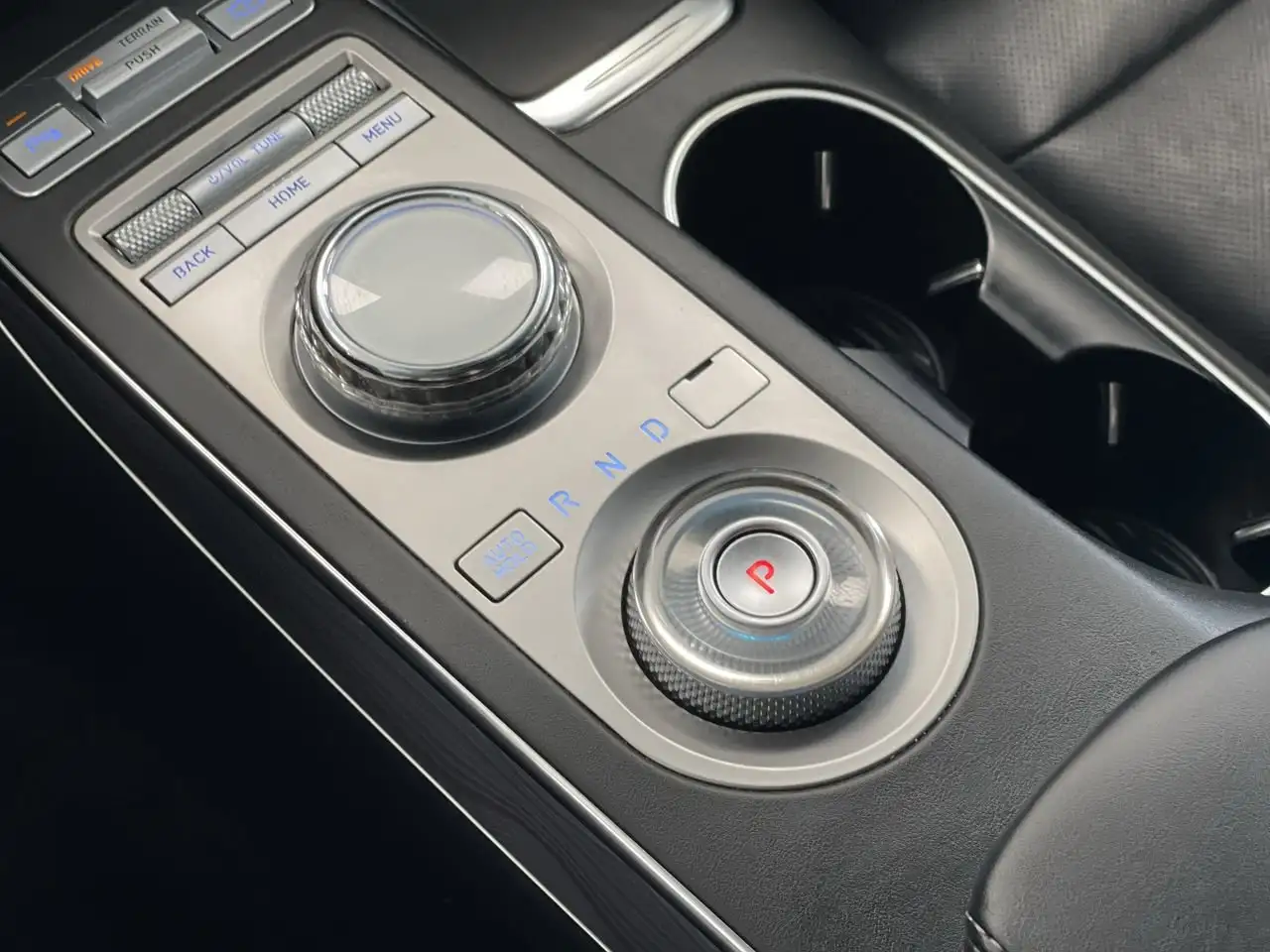 Genesis GV70 - Image 28