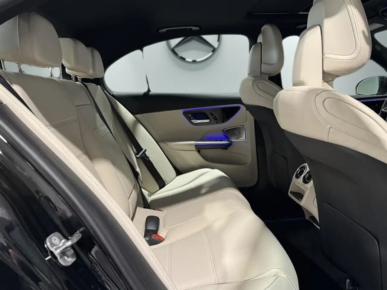 Mercedes-Benz C-Class - Image 15